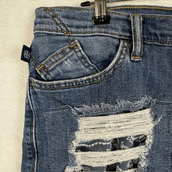 Rock & Republic Hula Denim Shorts Distressed Bandana Print Size 12 - Picture 2 of 13